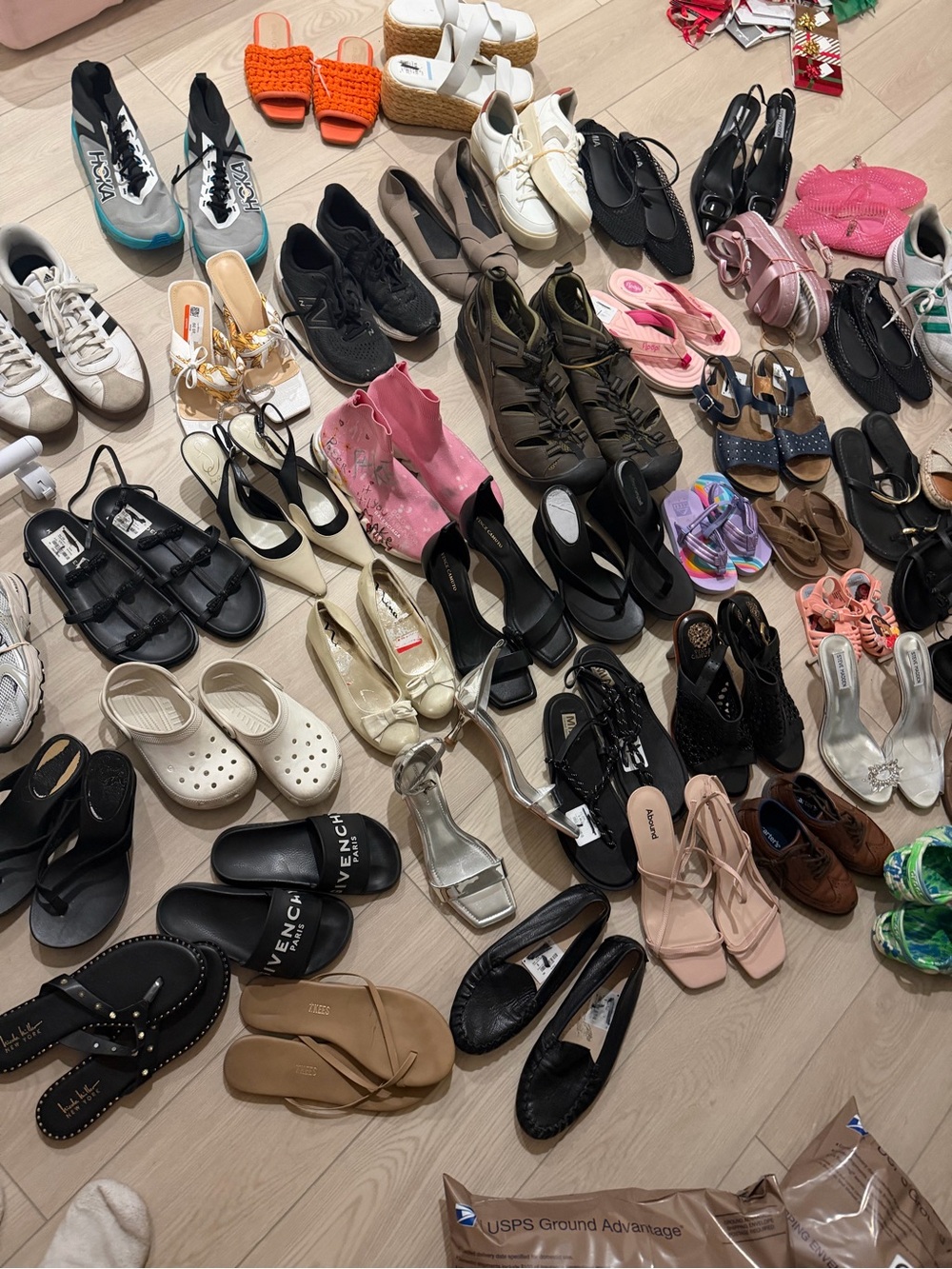 FLAWED 45 pairs Nordstrom shoe pallet! - Picture 2 of 16